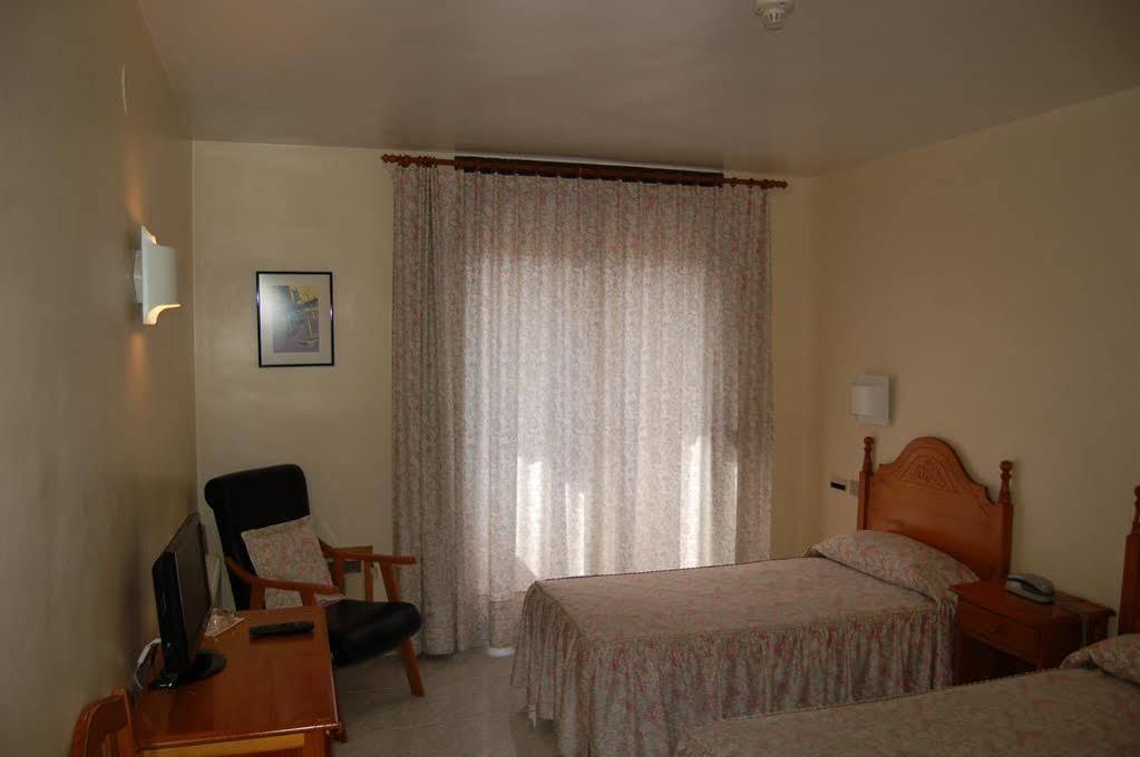 Hotel Llucena Lucena del Cid Bagian luar foto